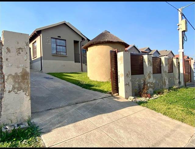 2 BEDROOM HOUSE FOR SALE IN FLEURHOF